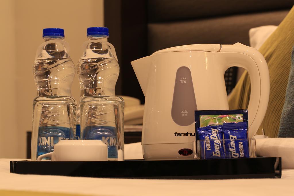 โฮเต็ล เรจาเลีย Hotel ตีรูปาติ ภายนอก รูปภาพ