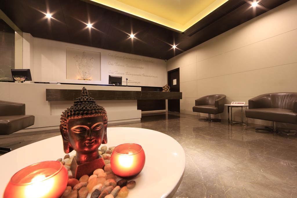โฮเต็ล เรจาเลีย Hotel ตีรูปาติ ภายนอก รูปภาพ