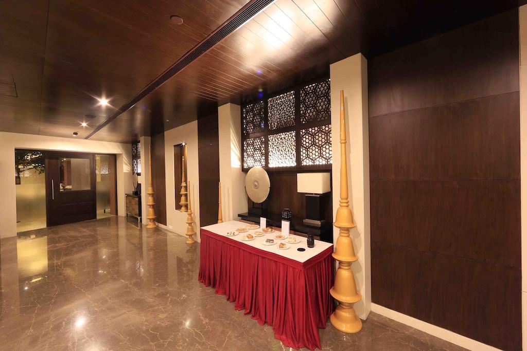 โฮเต็ล เรจาเลีย Hotel ตีรูปาติ ภายนอก รูปภาพ